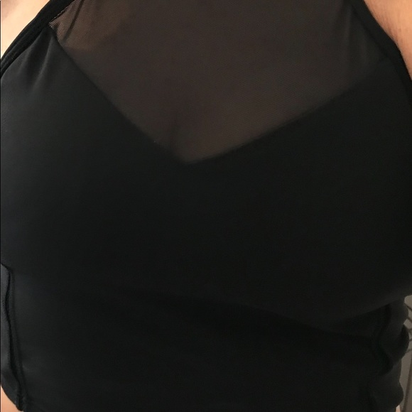 Lululemon black crop top Sz 8 - Picture 2 of 8